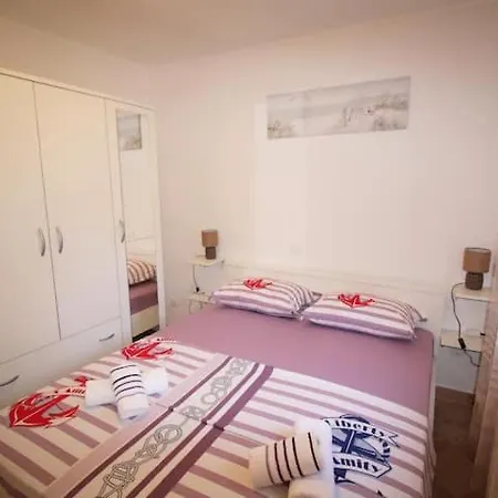 Baldo's Happy Garden- Brand New アパート *